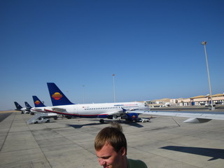 А вот так выглядел аэропорт Марса Алама в день нашего отлета (фото)